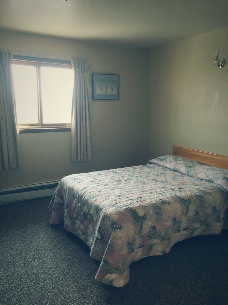 Wakiki Motel & Lounge Meadow Lake ภายนอก รูปภาพ